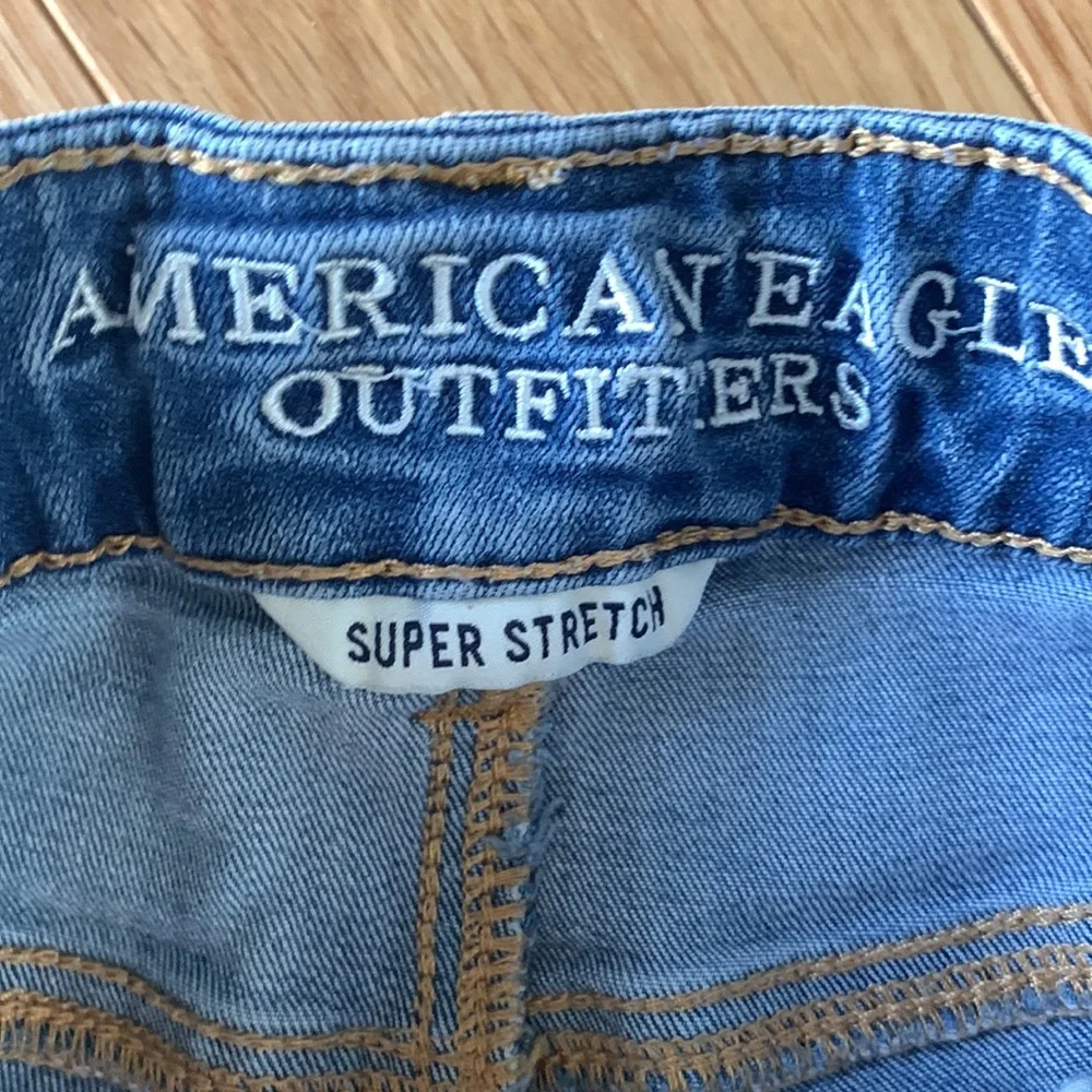 American Eagle AEO High Rise Shorties Size 4 Super Stretch Distressed Shorts EUC